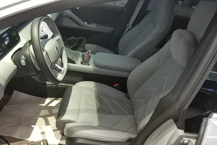 Used Nio ET5T 2025 75 kWh Touring Left Front Seat