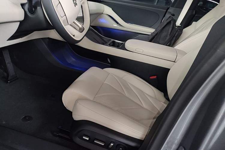 Used Nio ET5T 2025 75 kWh Touring Left Front Seat