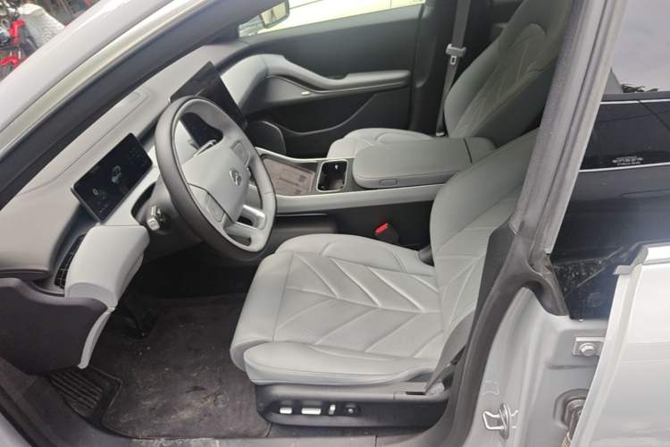 Used Nio ET5T 2025 75 kWh Touring Left Front Seat