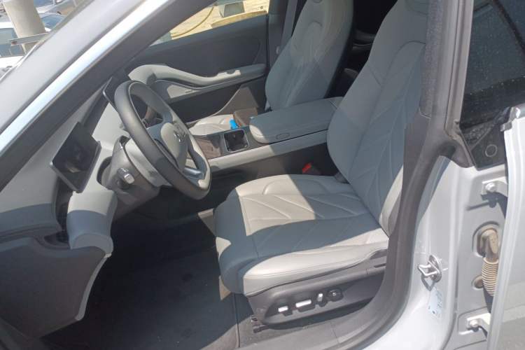 Used Nio ET5T 2025 75 kWh Touring Left Front Seat