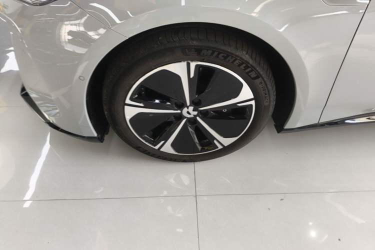 Used Nio ET5T 2025 75 kWh Touring Left Front Wheel Hub
