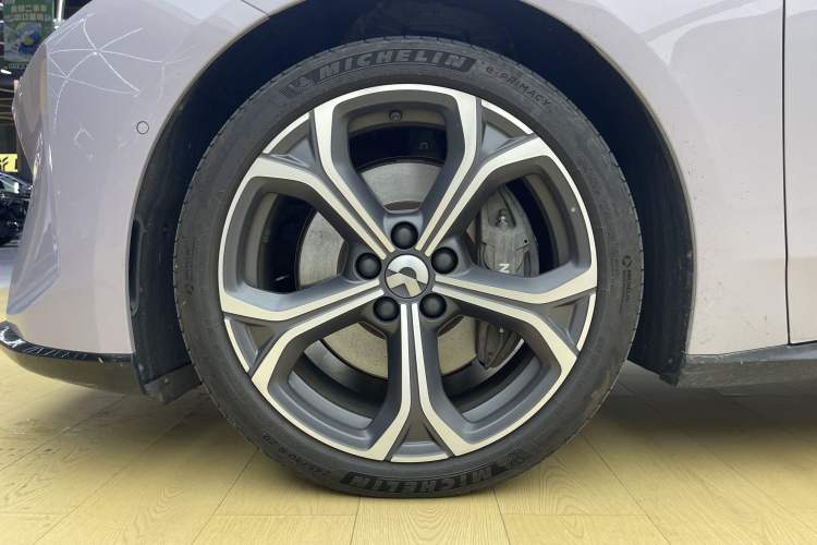 Used Nio ET5T 2025 75 kWh Touring Left Front Wheel Hub
