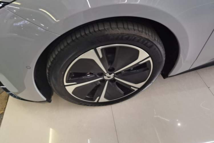 Used Nio ET5T 2025 75 kWh Touring Left Front Wheel Hub
