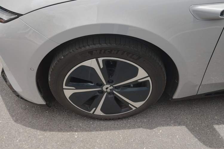 Used Nio ET5T 2025 75 kWh Touring Left Front Wheel Hub