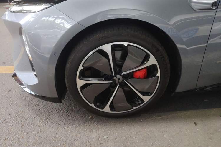Used Nio ET5T 2025 75 kWh Touring Left Front Wheel Hub