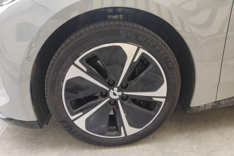Used Nio ET5T 2025 75 kWh Touring Left Front Wheel Hub