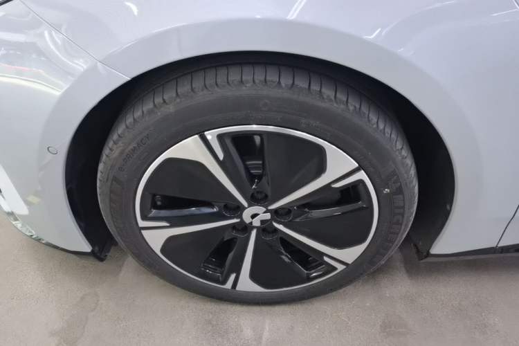 Used Nio ET5T 2025 75 kWh Touring Left Front Wheel Hub