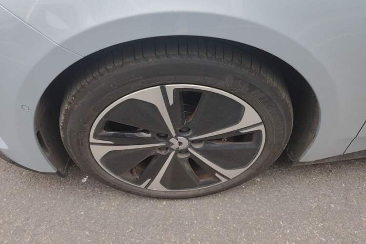 Used Nio ET5T 2025 75 kWh Touring Left Front Wheel Hub