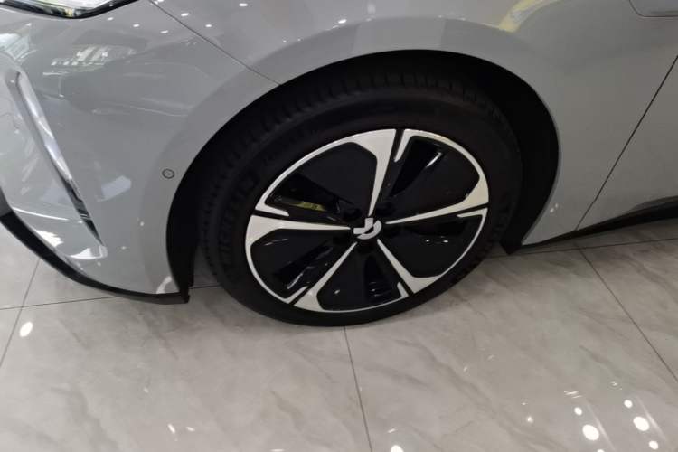Used Nio ET5T 2025 75 kWh Touring Left Front Wheel Hub