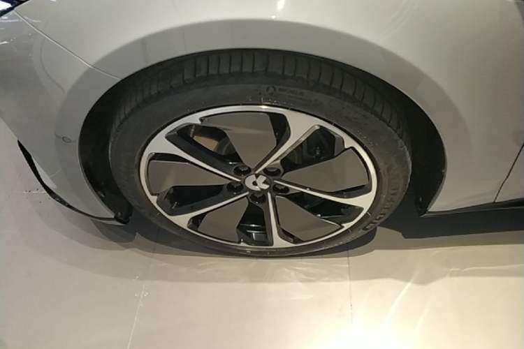 Used Nio ET5T 2025 75 kWh Touring Left Front Wheel Hub