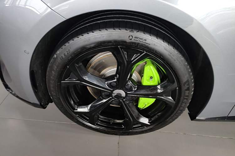 Used Nio ET5T 2025 75 kWh Touring Left Front Wheel Hub