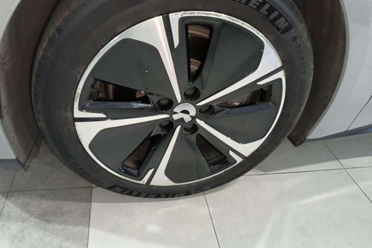 Used Nio ET5T 2025 75 kWh Touring Left Front Wheel Hub