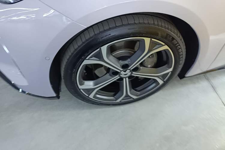 Used Nio ET5T 2025 75 kWh Touring Left Front Wheel Hub