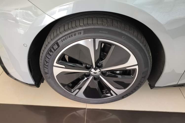 Used Nio ET5T 2025 75 kWh Touring Left Front Wheel Hub