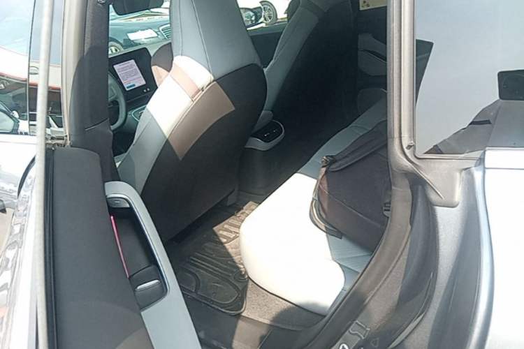 Used Nio ET5T 2025 75 kWh Touring Left Rear Seat