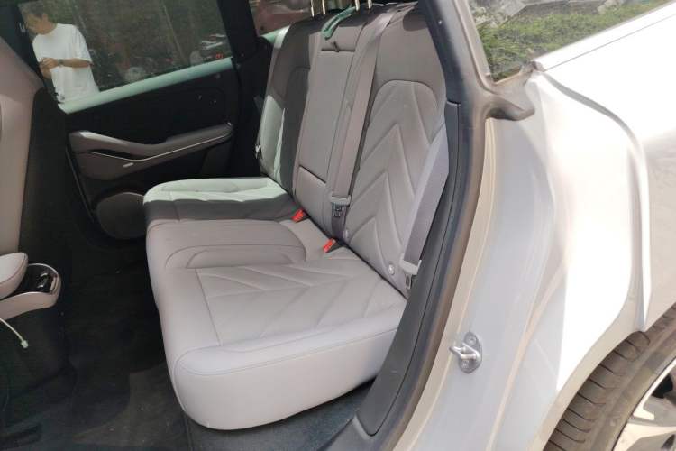Used Nio ET5T 2025 75 kWh Touring Left Rear Seat