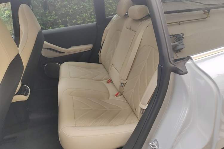 Used Nio ET5T 2025 75 kWh Touring Left Rear Seat