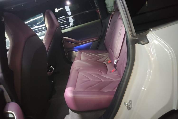 Used Nio ET5T 2025 75 kWh Touring Left Rear Seat