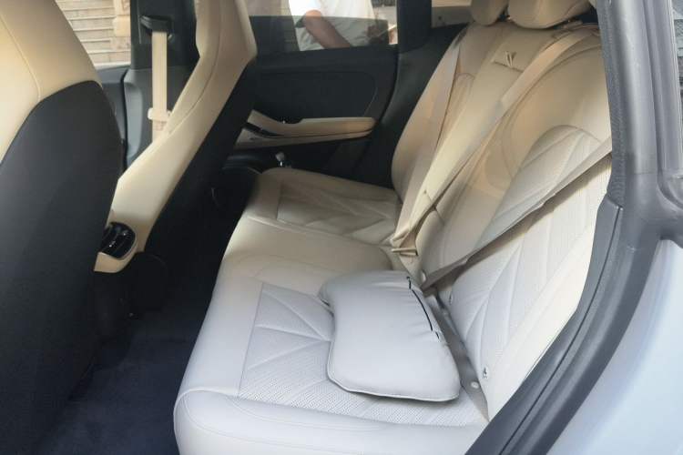 Used Nio ET5T 2025 75 kWh Touring Left Rear Seat