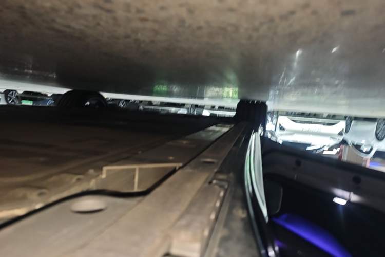 Used Nio ET5T 2025 75 kWh Touring Left Side Sill