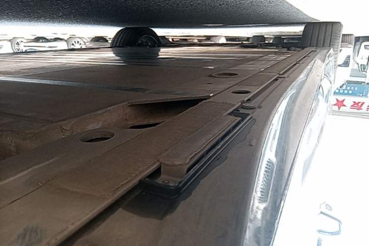 Used Nio ET5T 2025 75 kWh Touring Left Side Sill