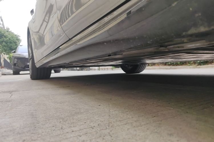 Used Nio ET5T 2025 75 kWh Touring Left Side Sill