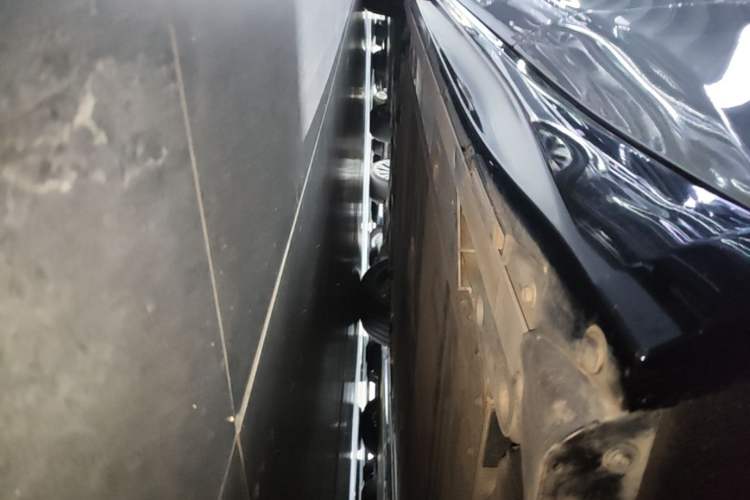 Used Nio ET5T 2025 75 kWh Touring Left Side Sill