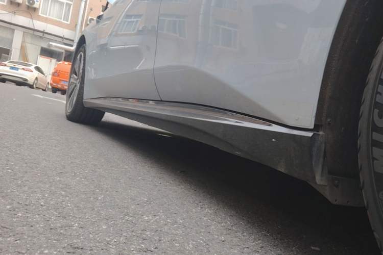 Used Nio ET5T 2025 75 kWh Touring Left Side Sill