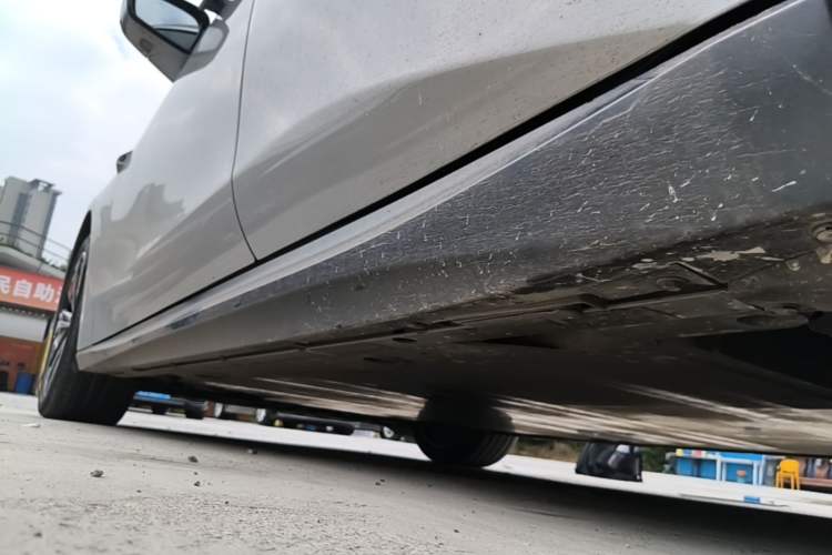 Used Nio ET5T 2025 75 kWh Touring Left Side Sill