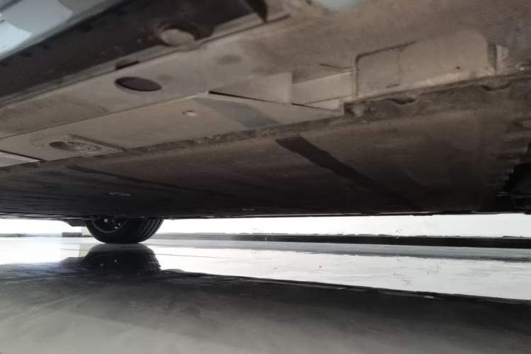 Used Nio ET5T 2025 75 kWh Touring Left Side Sill