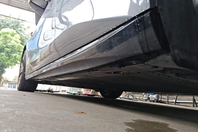 Used Nio ET5T 2025 75 kWh Touring Left Side Sill