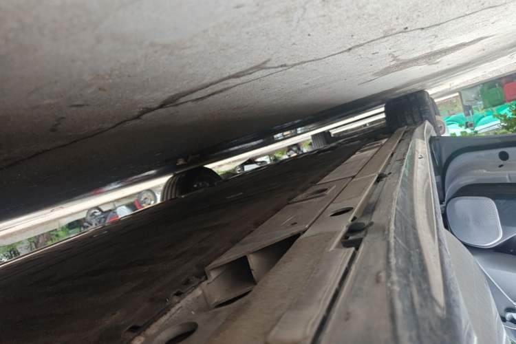 Used Nio ET5T 2025 75 kWh Touring Left Side Sill