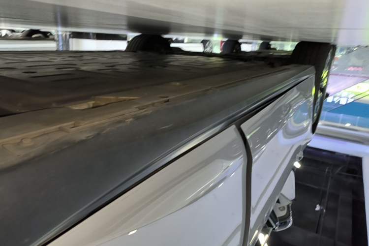 Used Nio ET5T 2025 75 kWh Touring Left Side Sill