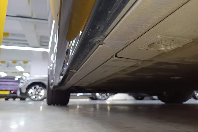 Used Nio ET5T 2025 75 kWh Touring Left Side Sill