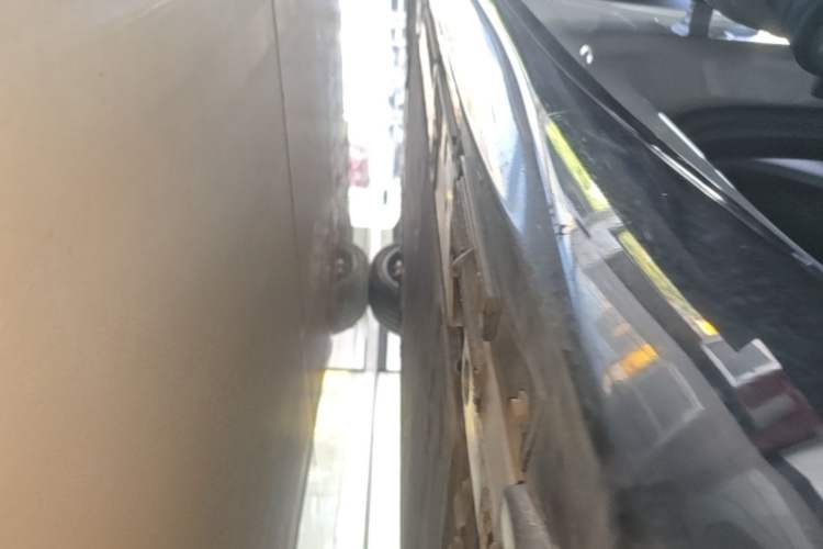 Used Nio ET5T 2025 75 kWh Touring Left Side Sill
