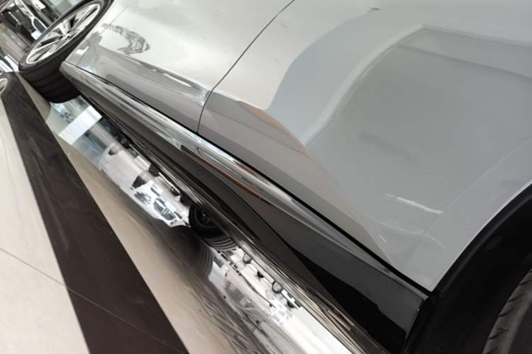 Used Nio ET5T 2025 75 kWh Touring Left Side Sill