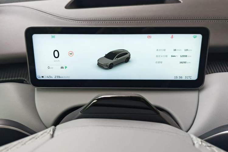 Used Nio ET5T 2025 75 kWh Touring Odometer Close Up