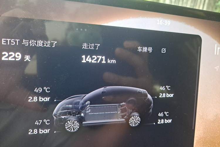 Used Nio ET5T 2025 75 kWh Touring Odometer Close Up