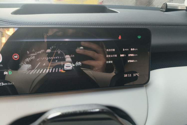 Used Nio ET5T 2025 75 kWh Touring Odometer Close Up