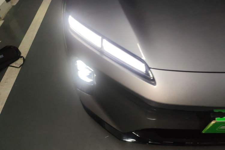 Used Nio ET5T 2025 75 kWh Touring Right Front Headlight