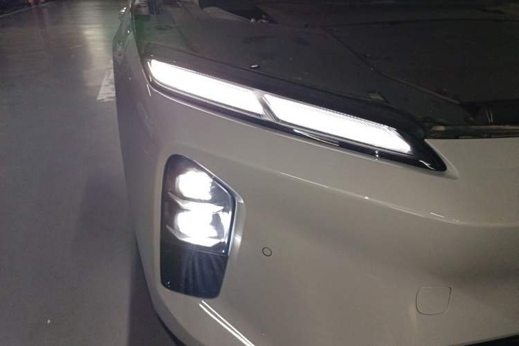 Used Nio ET5T 2025 75 kWh Touring Right Front Headlight