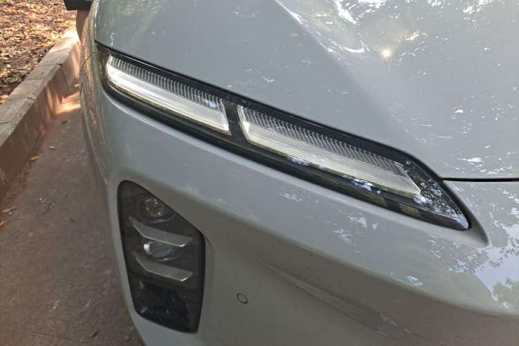 Used Nio ET5T 2025 75 kWh Touring Right Front Headlight