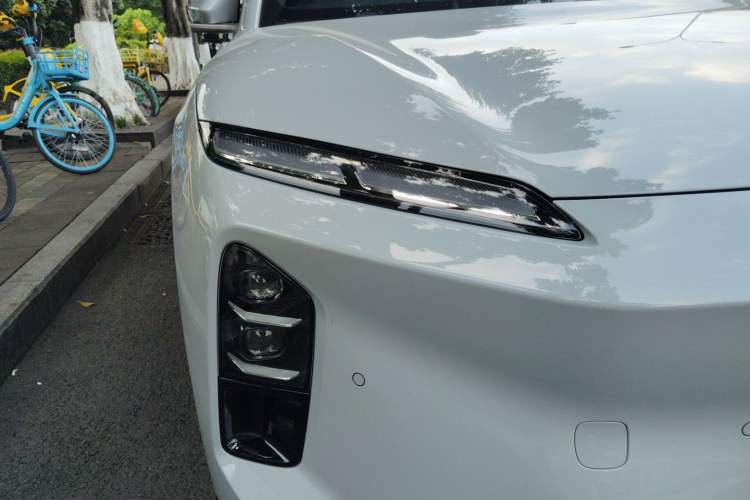 Used Nio ET5T 2025 75 kWh Touring Right Front Headlight