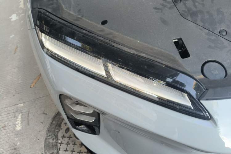 Used Nio ET5T 2025 75 kWh Touring Right Front Headlight