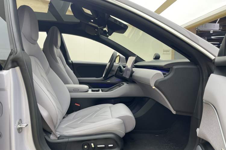 Used Nio ET5T 2025 75 kWh Touring Right Front Seat