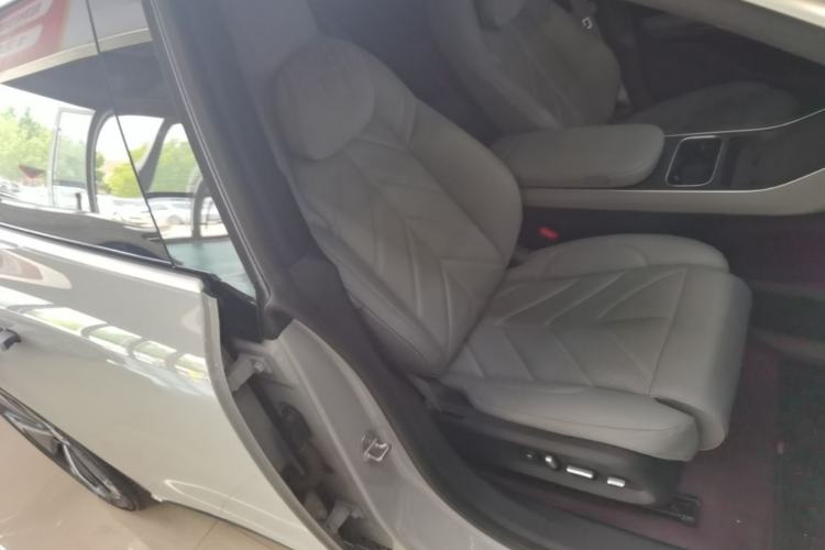 Used Nio ET5T 2025 75 kWh Touring Right Front Seat