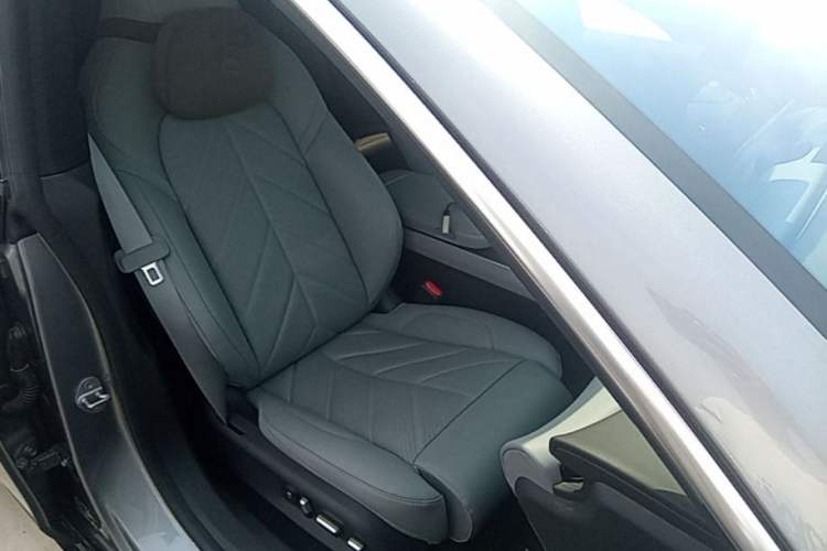 Used Nio ET5T 2025 75 kWh Touring Right Front Seat