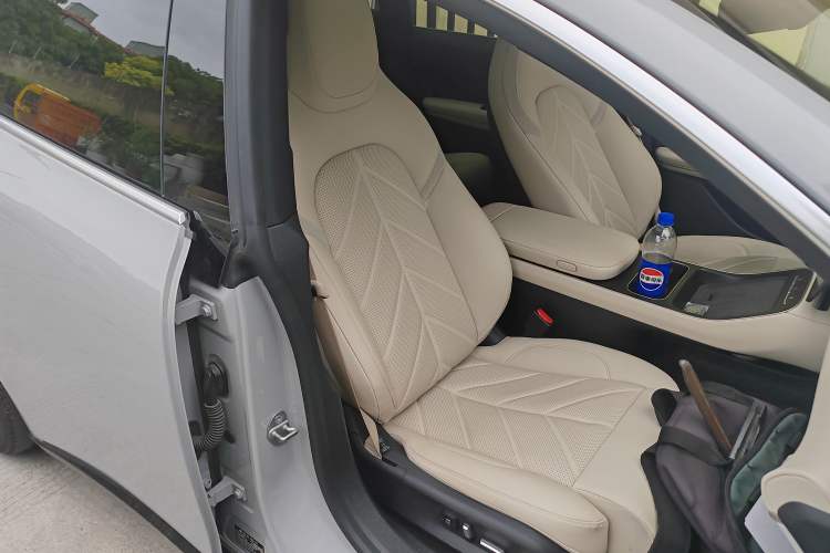 Used Nio ET5T 2025 75 kWh Touring Right Front Seat