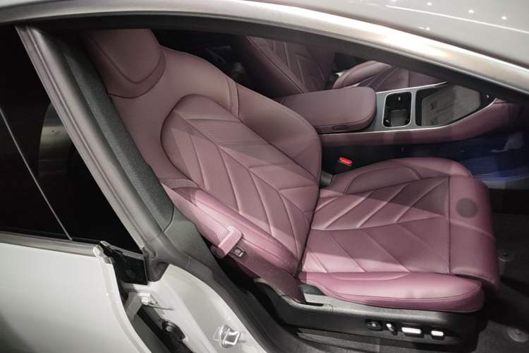 Used Nio ET5T 2025 75 kWh Touring Right Front Seat