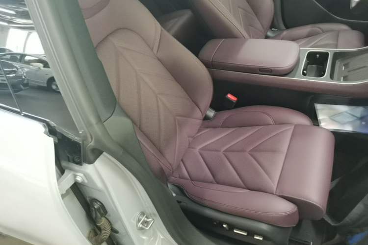 Used Nio ET5T 2025 75 kWh Touring Right Front Seat